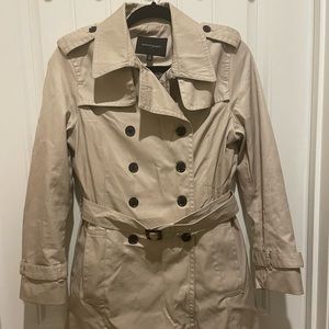 Stylish short trench coat from Banana Republic (Medium Petite)
